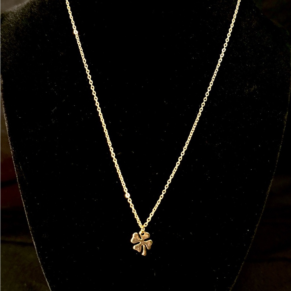 Gold Clover Pendant Necklace